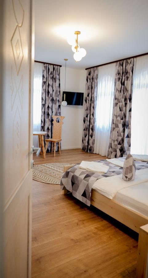 Bed and Breakfast Conacul Olarilor Baia de Fier Exterior foto