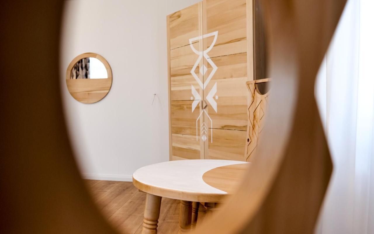 Bed and Breakfast Conacul Olarilor Baia de Fier Exterior foto